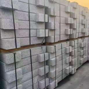 威海 芝麻白路沿石