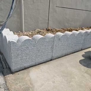 威海 芝麻白花岗岩花边石铺装效果图