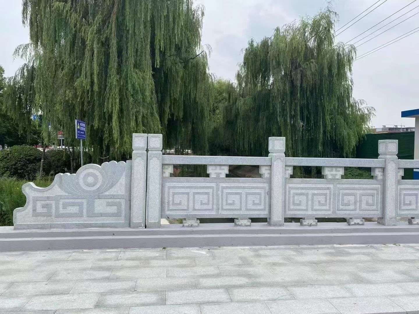 威海 芝麻灰桥栏杆、河道栏杆安装效果