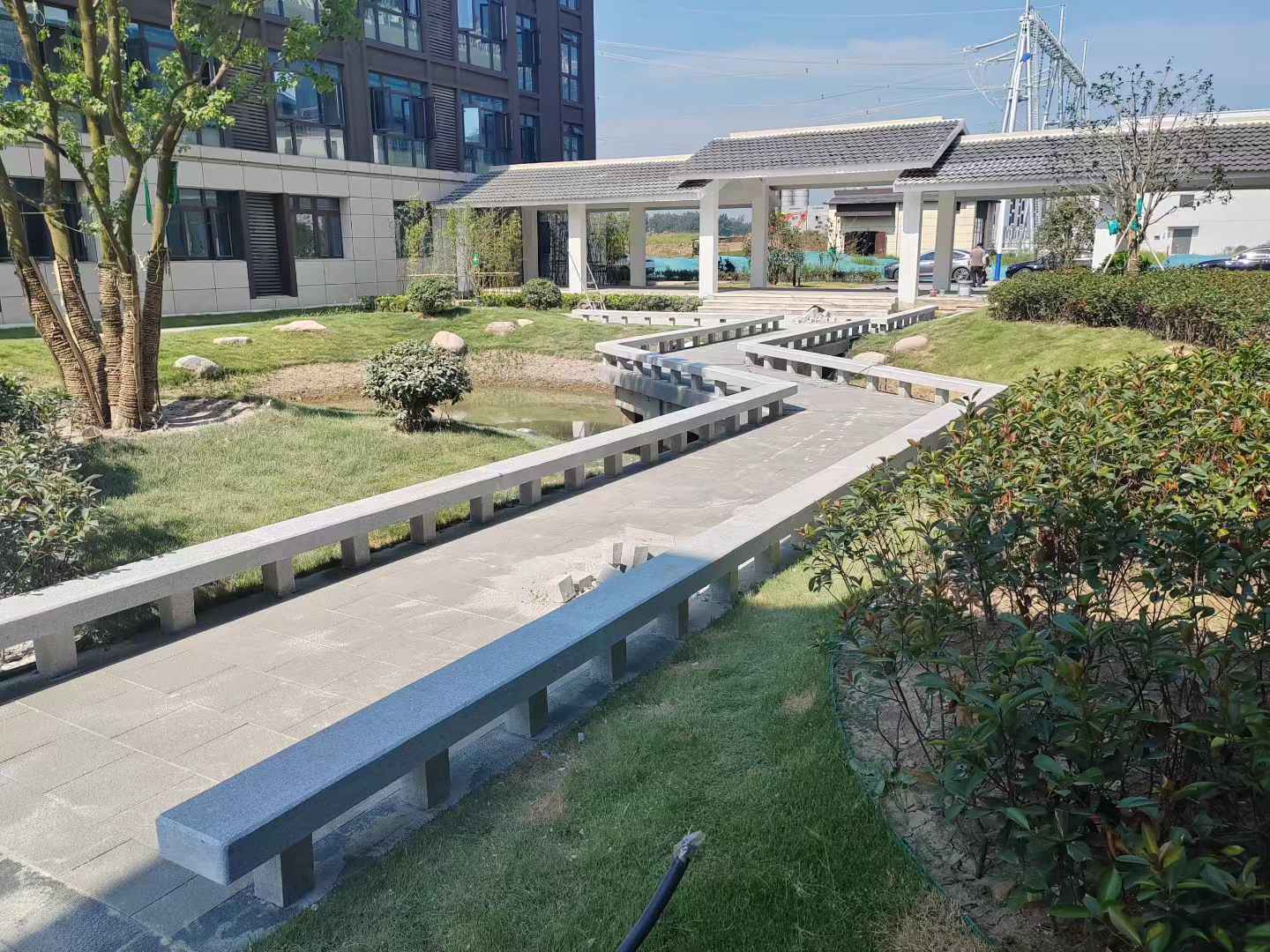 威海 芝麻灰小区坐凳&栏杆安装效果