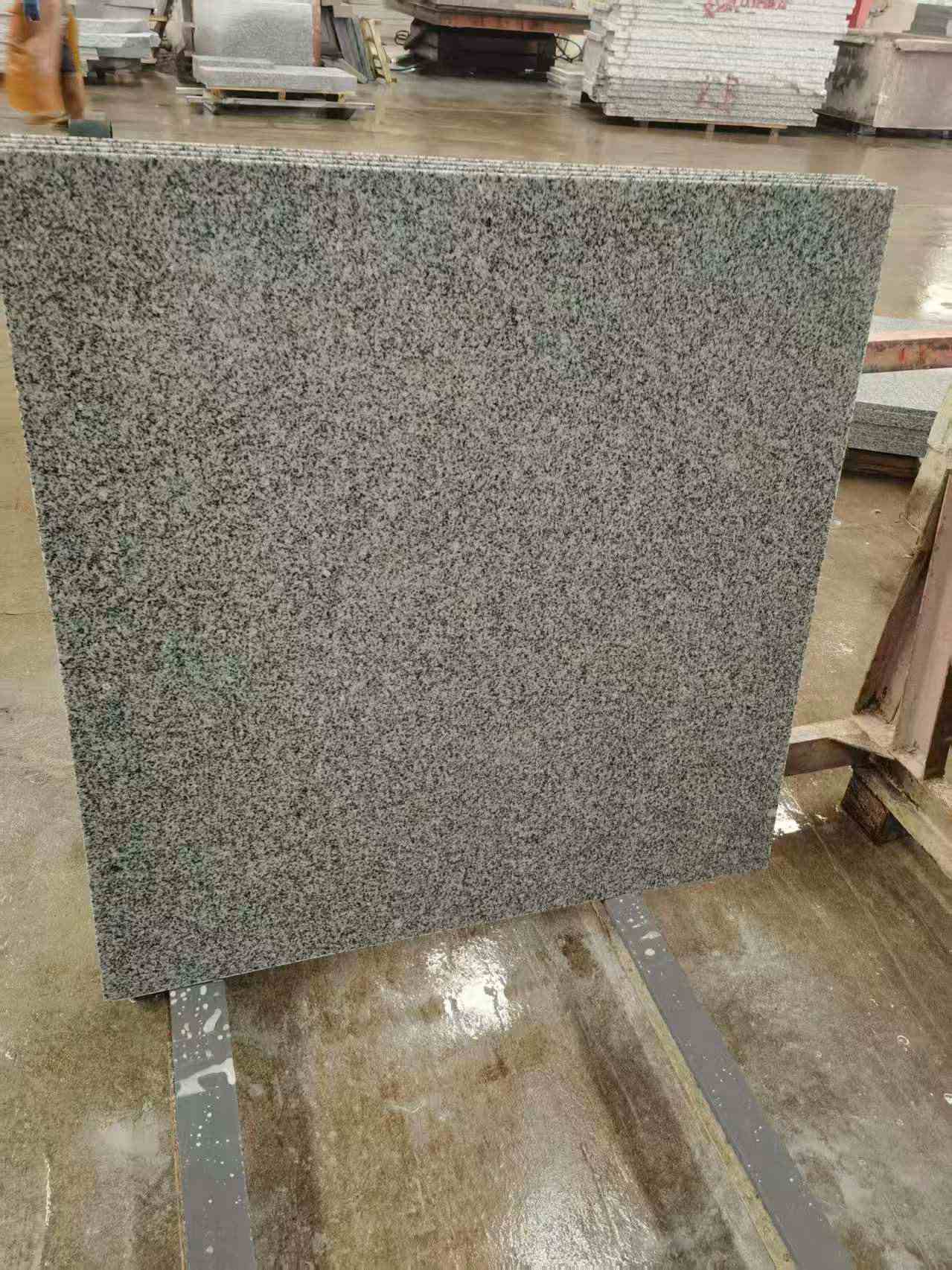 威海 芝麻白光面900*900，高地铁标准