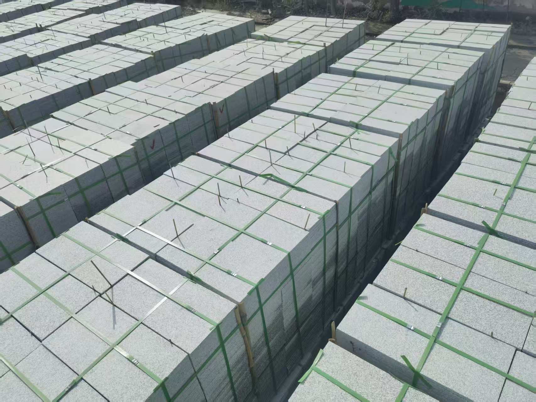 威海 芝麻白1.8公分火烧300*600地铺，清仓大甩卖