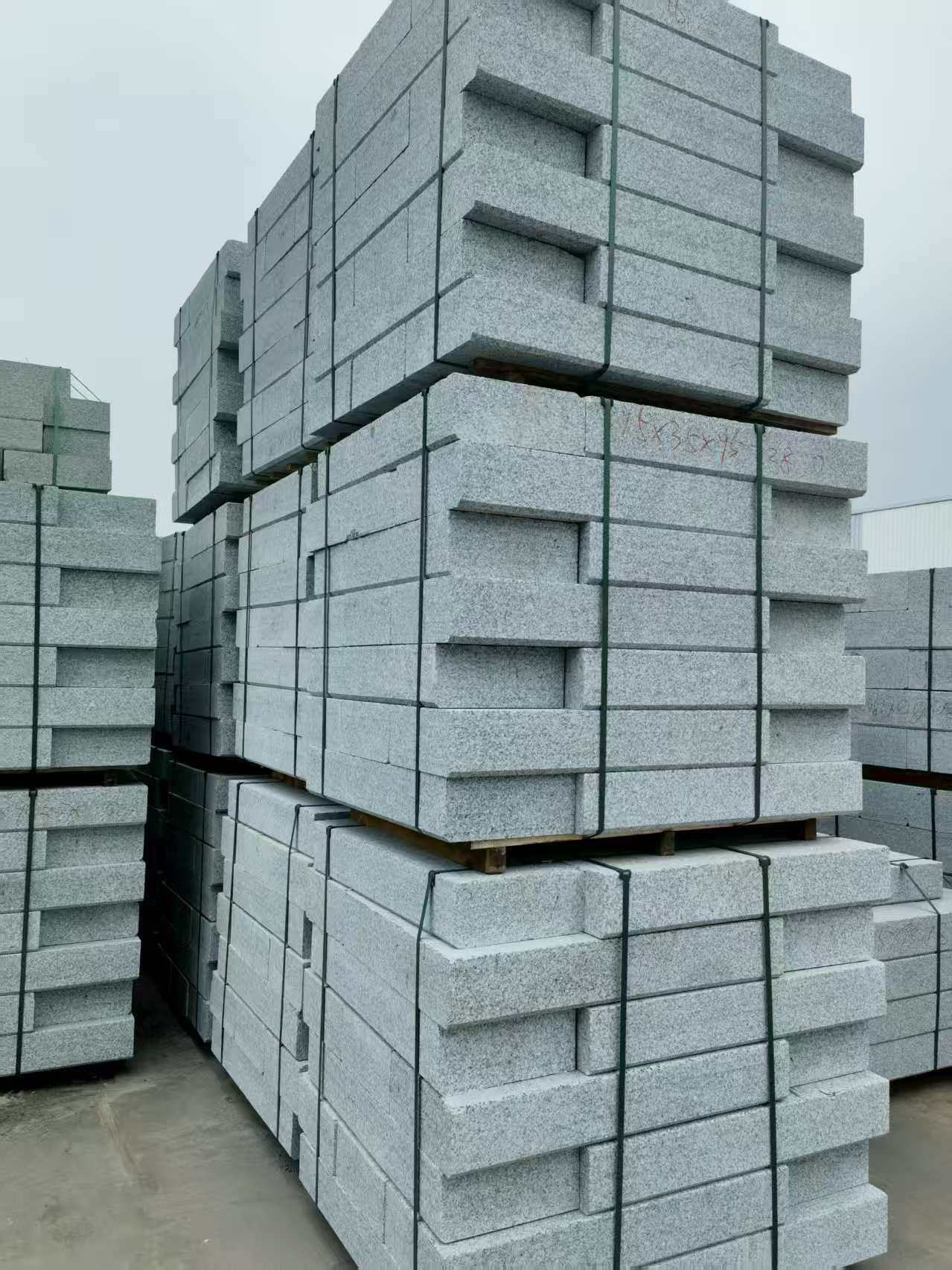 威海 路沿石，板板正正的路沿石