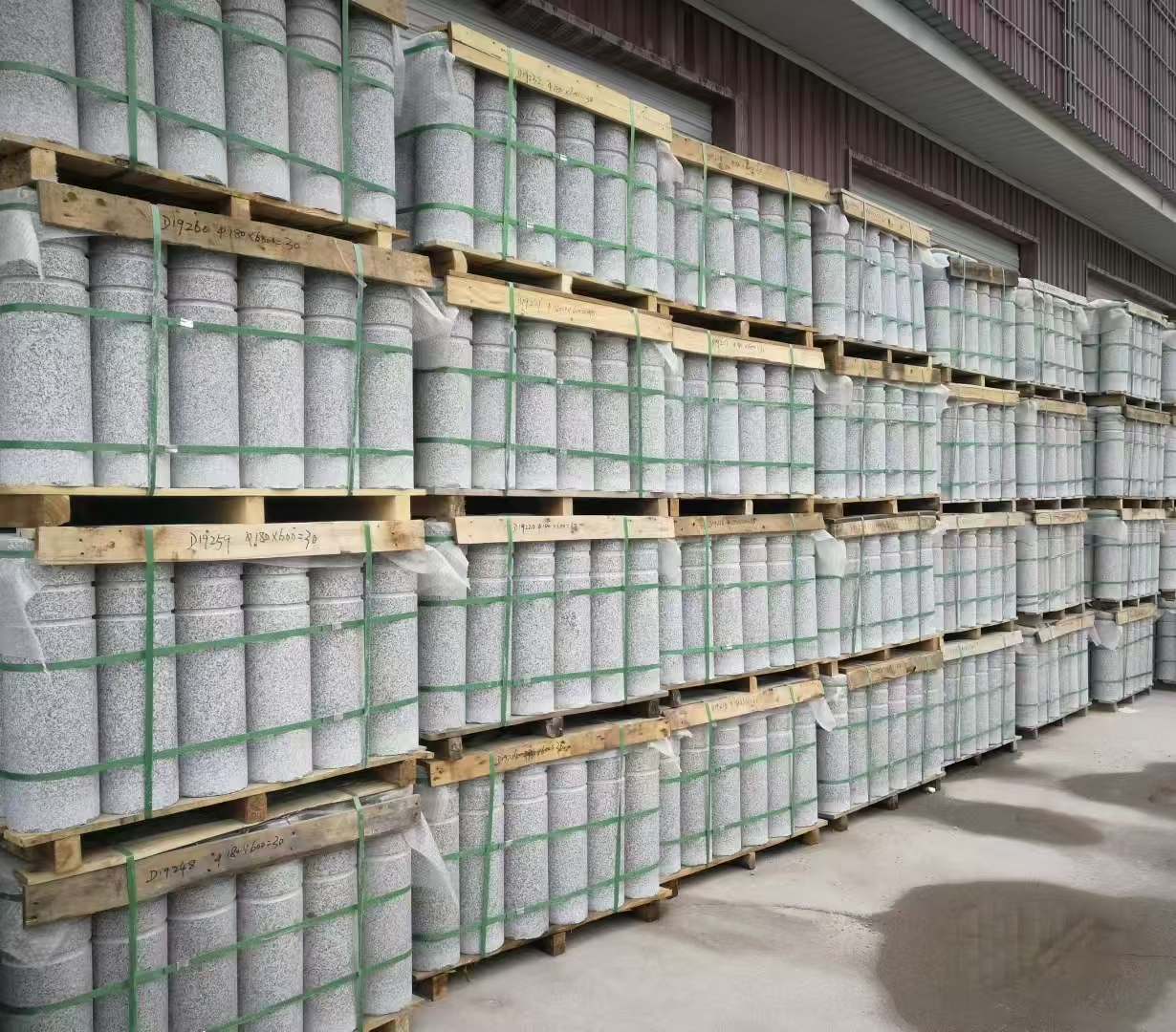 威海 芝麻白挡车柱、阻车桩、隔离柱