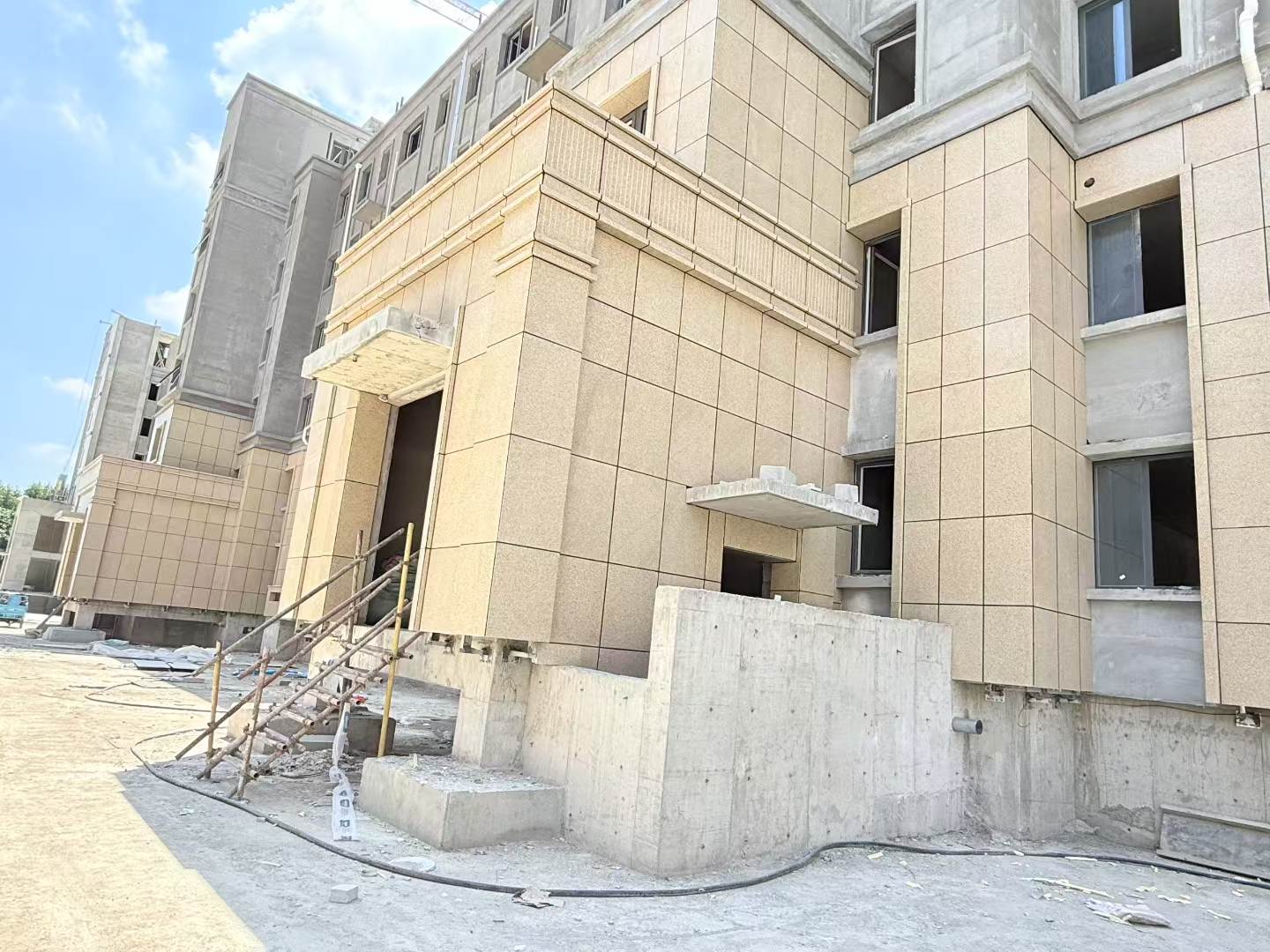 威海 黄金麻干挂，工地实拍