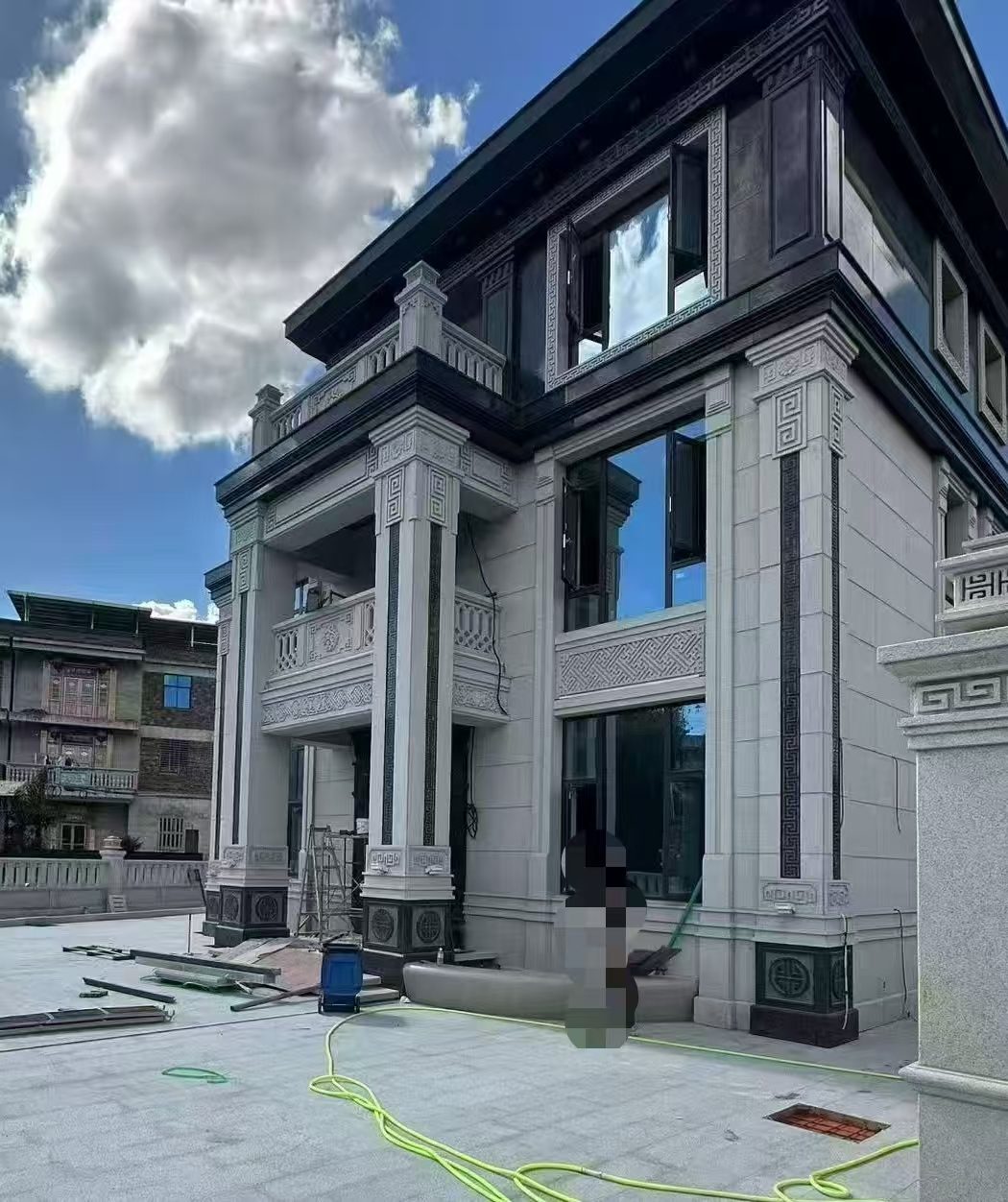 威海 别墅干挂，芝麻白与芝麻黑完美配合